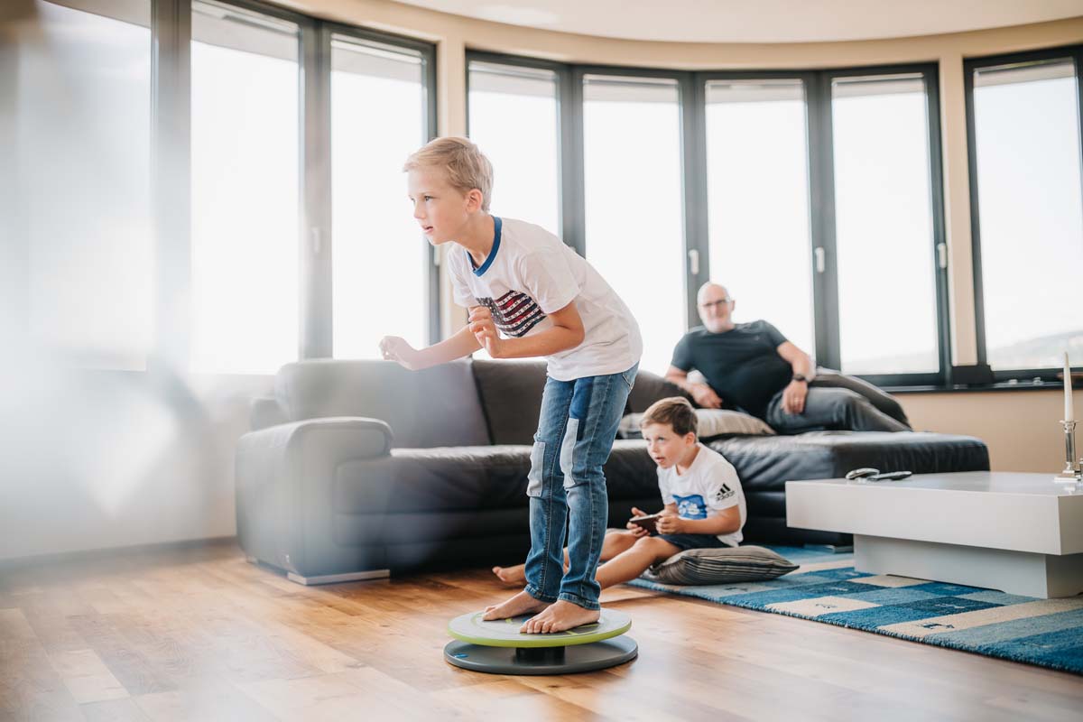 Spielerisches Training für Kinder zuhause mit einem MFT Balance Board